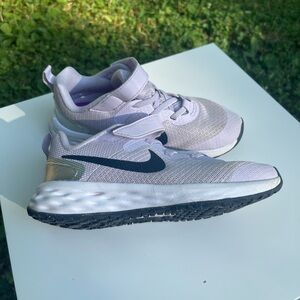 Kids Nike purple and black Sneakers